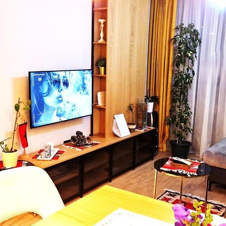 Central Comfy Apartment 티라나 외부 사진
