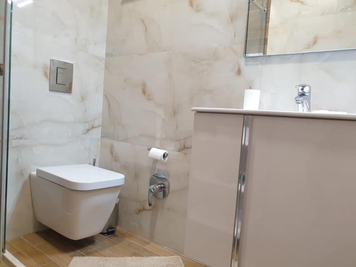 Central Comfy Apartment 티라나 외부 사진