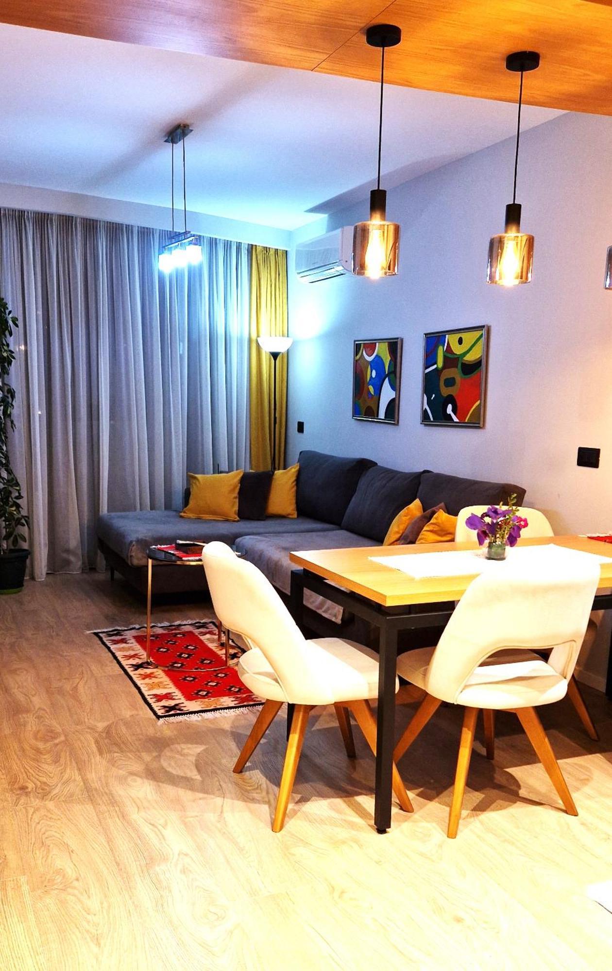 Central Comfy Apartment 티라나 외부 사진